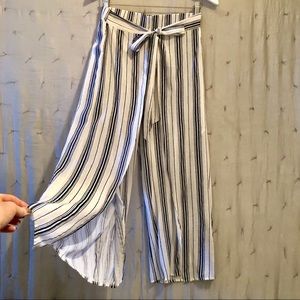 Jenn & Jo navy/white striped Capri pants
